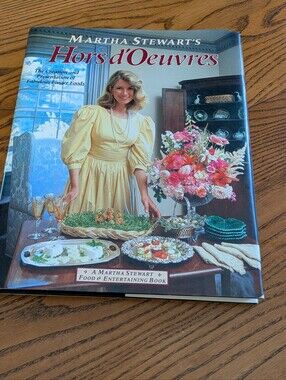 Rare Vintage Cookbook - Martha Stewart's Hors d'oeuvres. 1985. Hardcover. Jacket